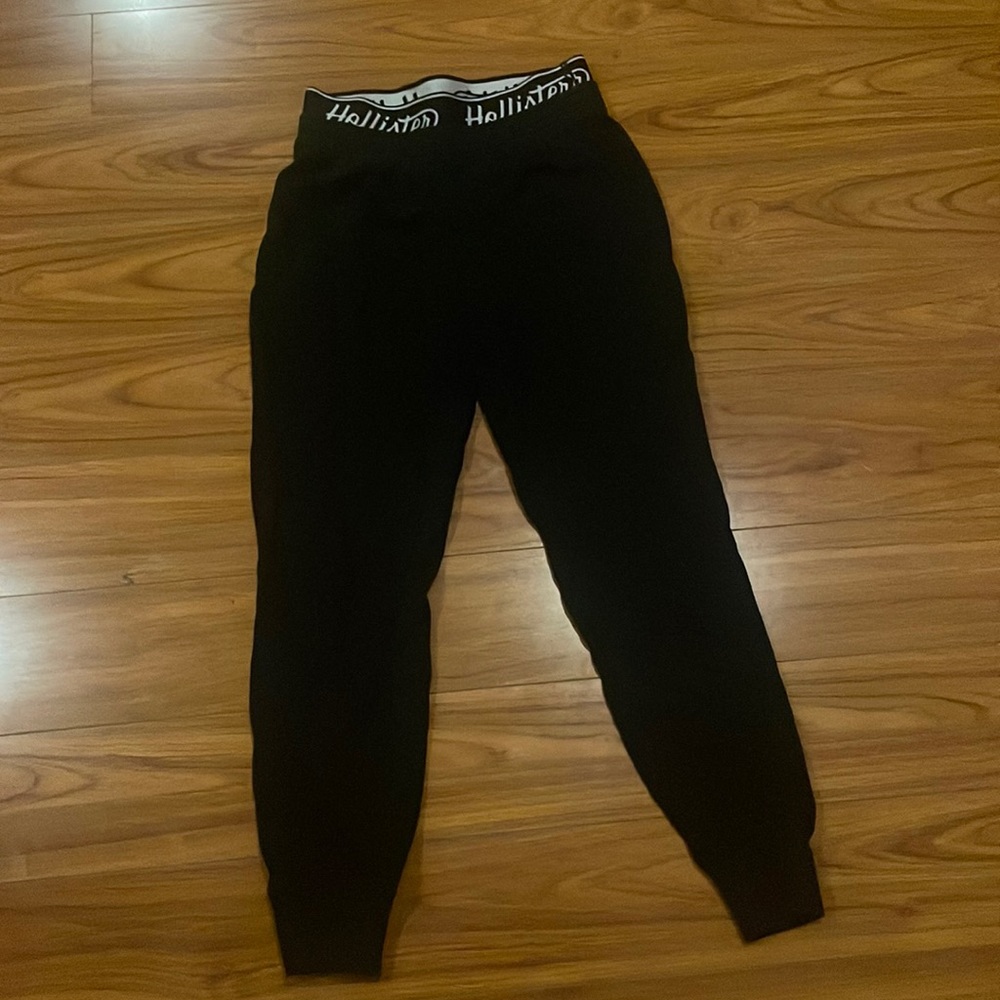 Hollister xs high rise black sweatpants with waistband